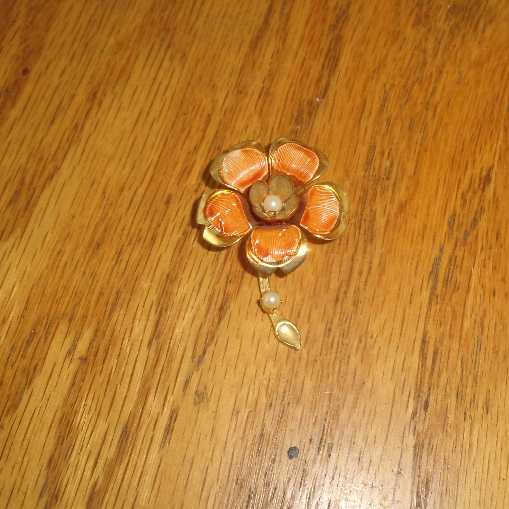 Pin Brooch Gold Tone Peach Enamel Flower Pearls 7$